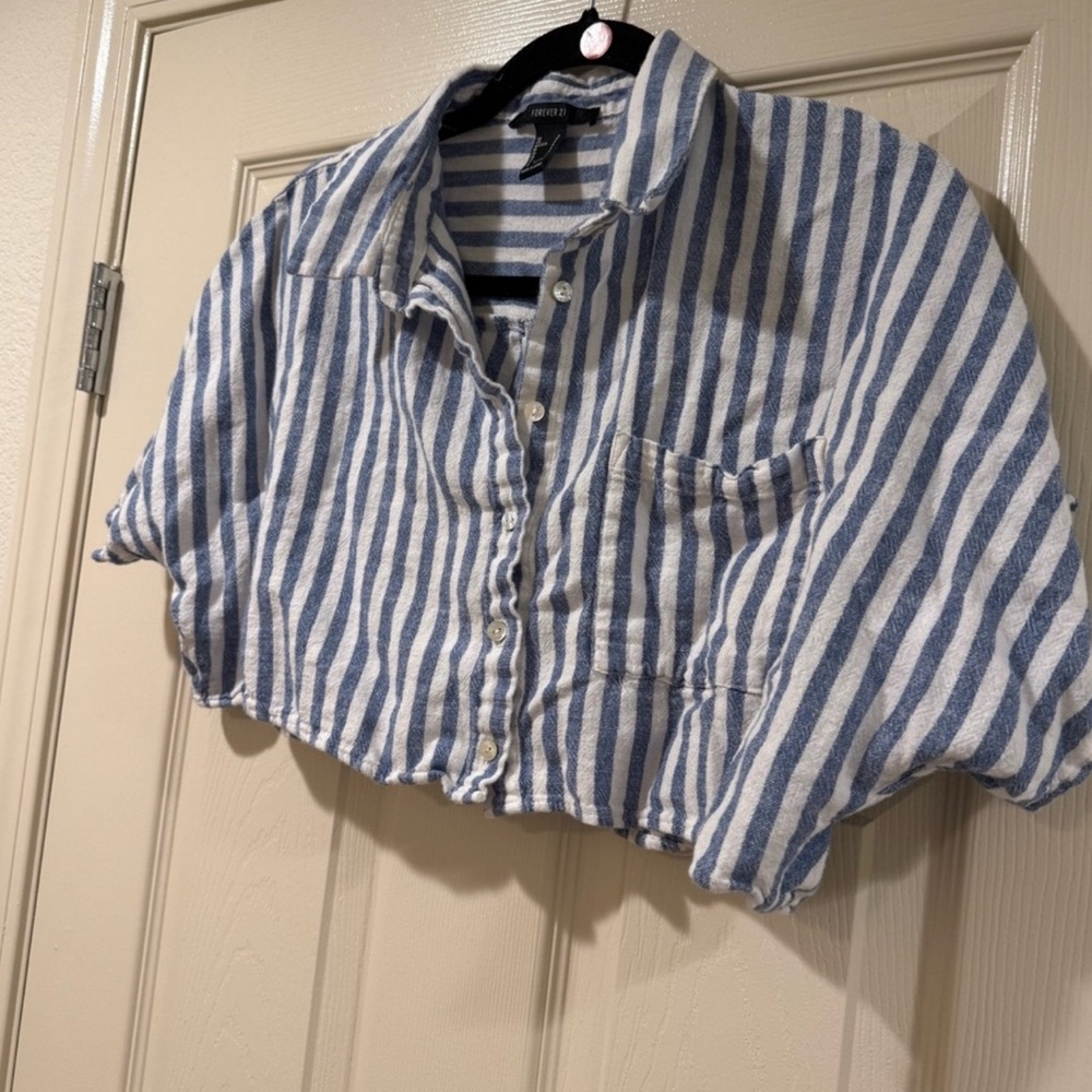 Forever 21 Blue White Striped Cropped Button Up Shirt Women’s Size S - Picture 2 of 3
